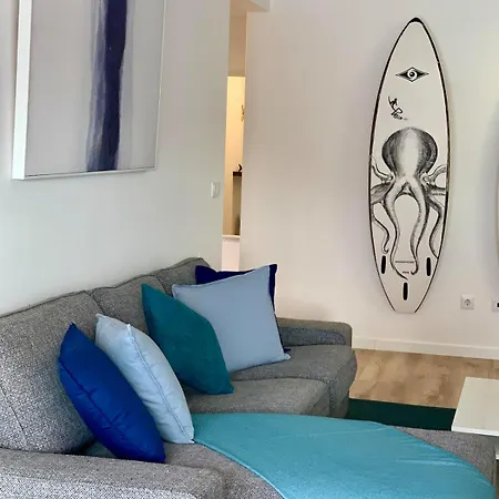 Deep Blue Ac Heating Complex With Pool & Bbq * Ferrel