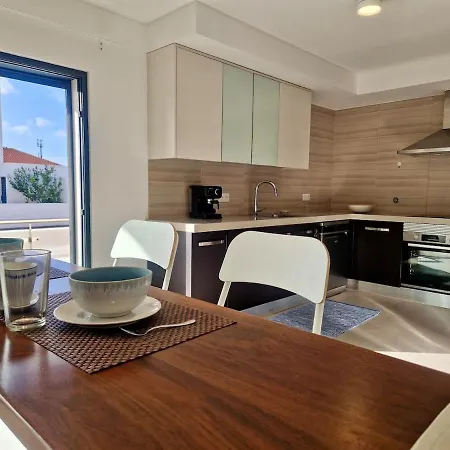 Deep Blue Ac Heating Complex With Pool & Bbq * Ferrel