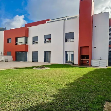 Deep Blue Ac Heating Complex With Pool & Bbq * Ferrel