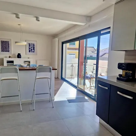 Deep Blue Ac Heating Complex With Pool & Bbq * Ferrel