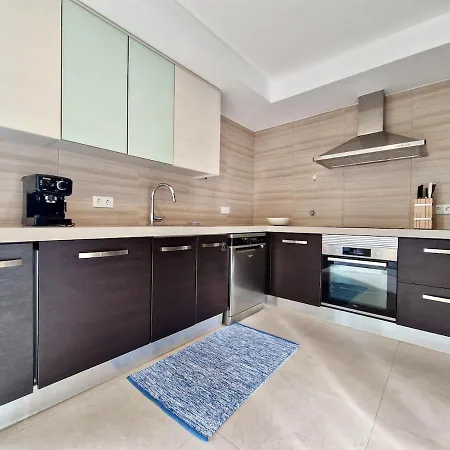 Deep Blue Ac Heating Complex With Pool & Bbq *