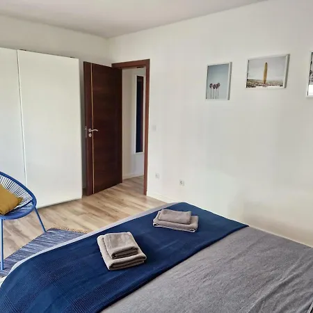 Deep Blue Ac Heating Complex With Pool & Bbq * Ferrel