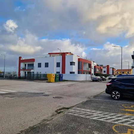 Deep Blue Ac Heating Complex With Pool & Bbq Ferrel