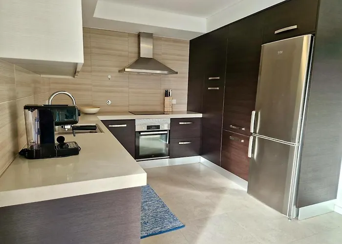 Deep Blue Ac Heating Complex With Pool & Bbq * Ferrel (Leiria)