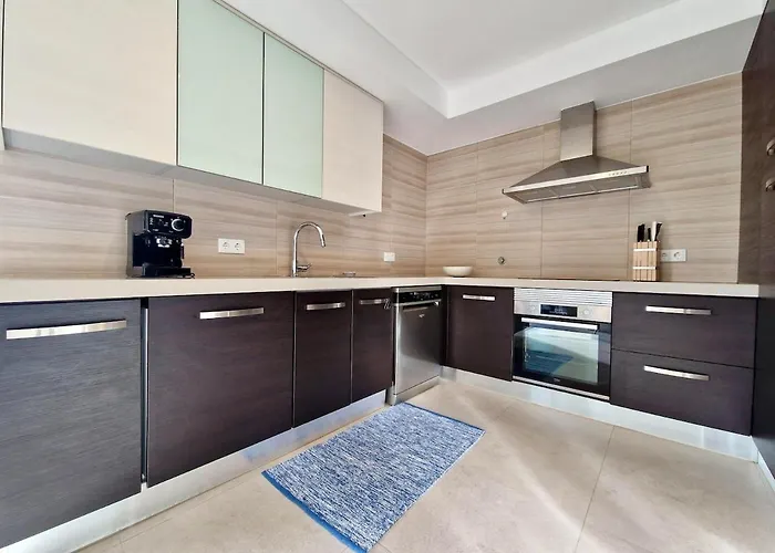 Deep Blue Ac Heating Complex With Pool & Bbq *