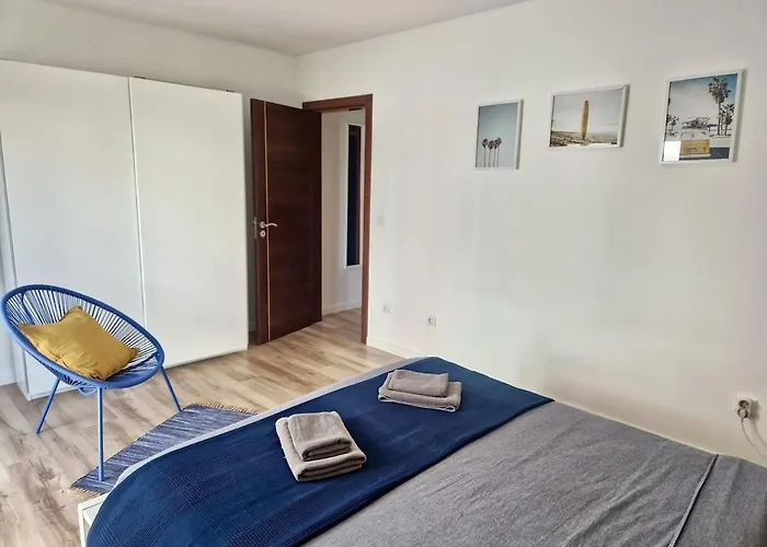 Deep Blue Ac Heating Complex With Pool & Bbq * Ferrel (Leiria)